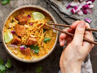 Découvrez la street food authentique de Bangkok dans ses marchés nocturnes