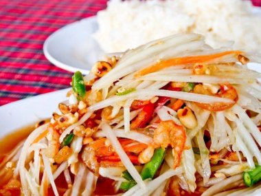 Découvrez la street food authentique de Bangkok dans ses marchés nocturnes