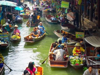 Excursion marché flottant Damnoen Saduak, Maeklong et Temple du Dragon