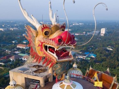 Excursion marché flottant Damnoen Saduak, Maeklong et Temple du Dragon