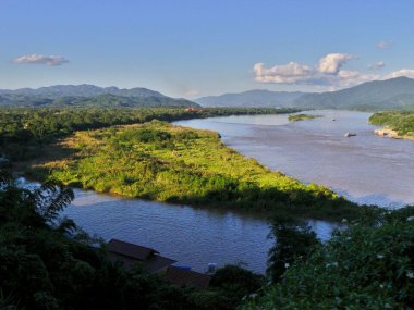 Chiang Rai & Triangle d’Or – Temples & Croisière sur le Mékong