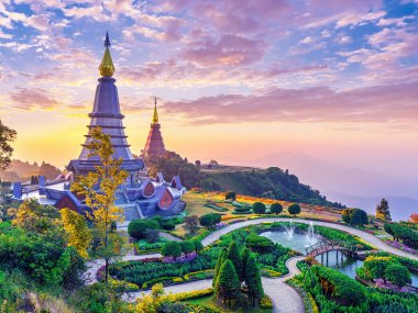 Doi Inthanon 1 Jour – Sommet de Thaïlande & Pagodes Royales