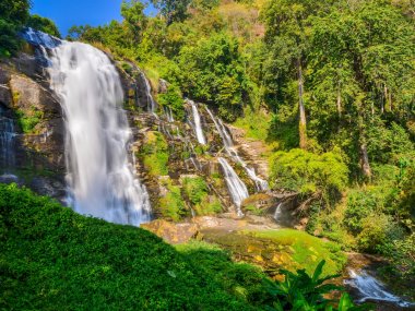 Doi Inthanon 1 Jour – Sommet de Thaïlande & Pagodes Royales