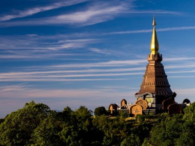 Doi Inthanon 1 Jour – Sommet de Thaïlande & Pagodes Royales