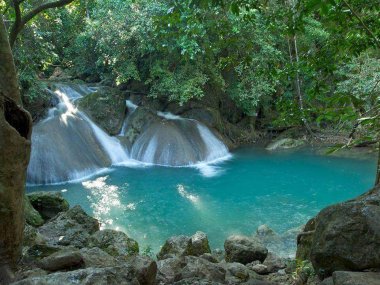 Cascades d'Erawan et pont de la rivière Kwai en 1 jour