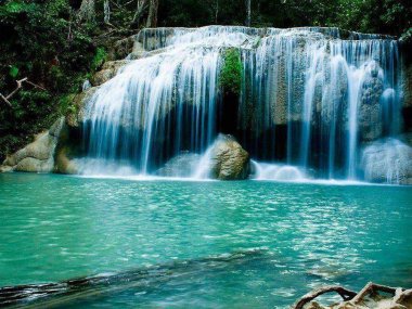 Cascades d'Erawan et pont de la rivière Kwai en 1 jour