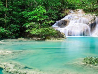 Cascades d'Erawan et pont de la rivière Kwai en 1 jour