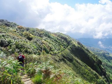 Éco-Trekking Karen & Doi Inthanon – 2 Jours / 1 Nuit