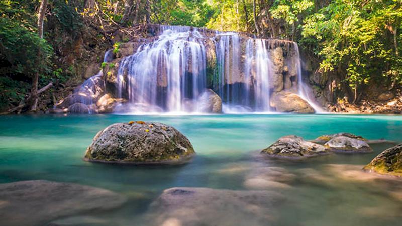 Les magnifiques cascades d' Erawan à Kanchanaburi