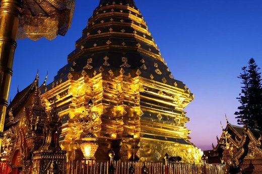 Sortie au Temple d'or de Doi Suthep en français sous le chant des moines