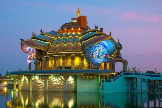 Wat Ban Rai, Le temple Eléphant (วัดบ้านไร่)
