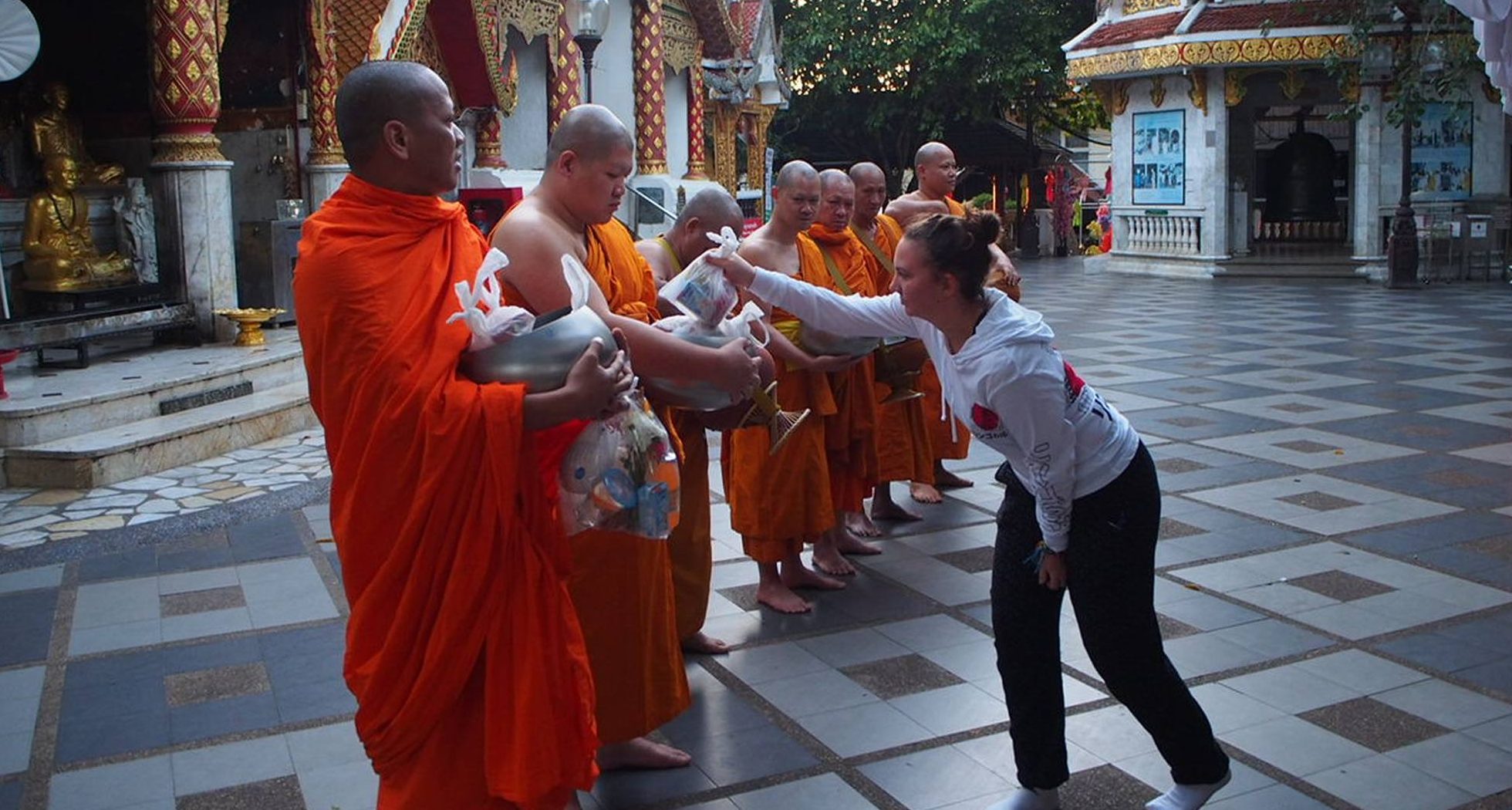 Offrandes aux moines